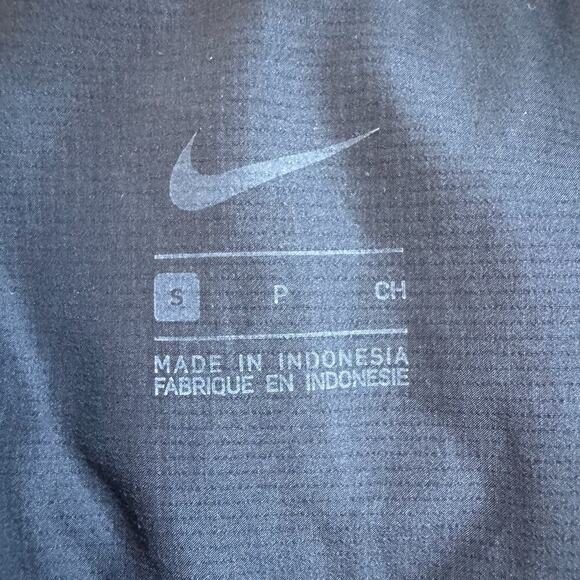 NIKE Women's UV Protection Light Hooded Running Jacket DH1990 010 N5 - Picture 9 of 9